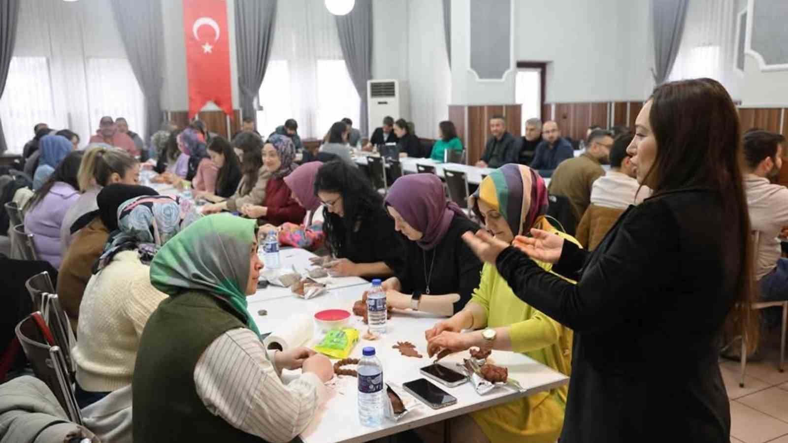 ’Sanat Terapisi Eğitimi’ ile eğitimciler sanatın iyileştirici gücünü keşfetti
?v=1