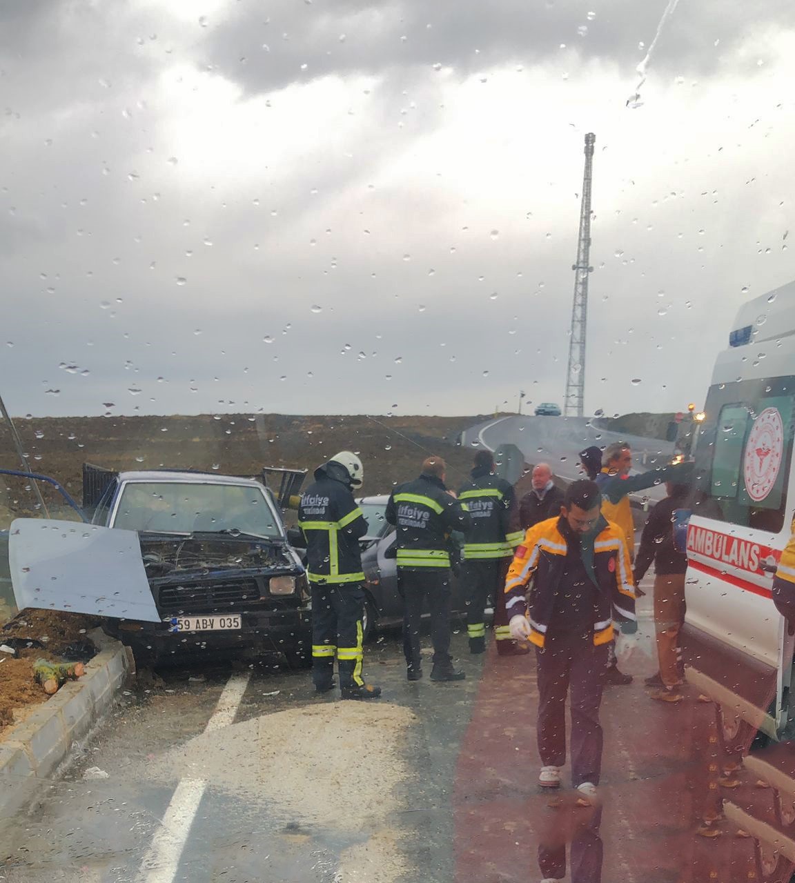 Muratlı-Tekirdağ yolunda kavşakta kaza: 2 yaralı
