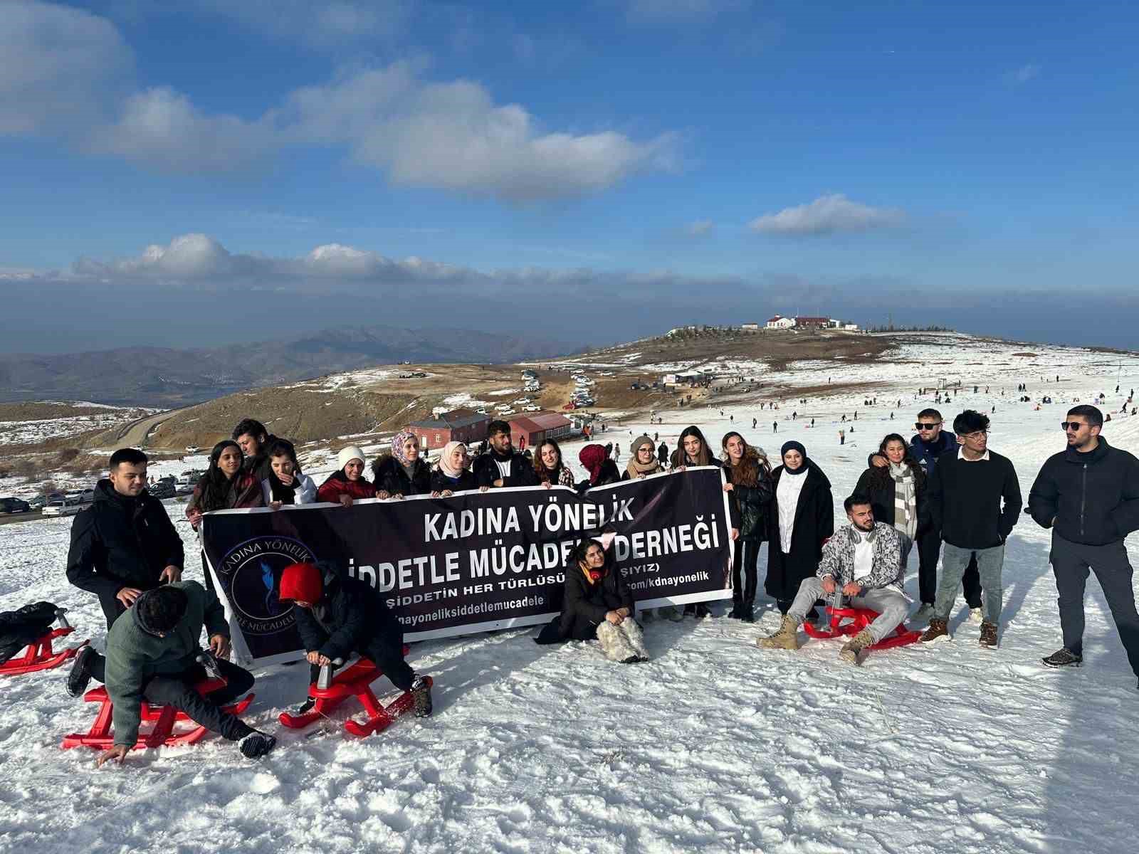 Elazığ’da ‘Kadınlarımızın Melodisi’ Projesi sürüyor
?v=1