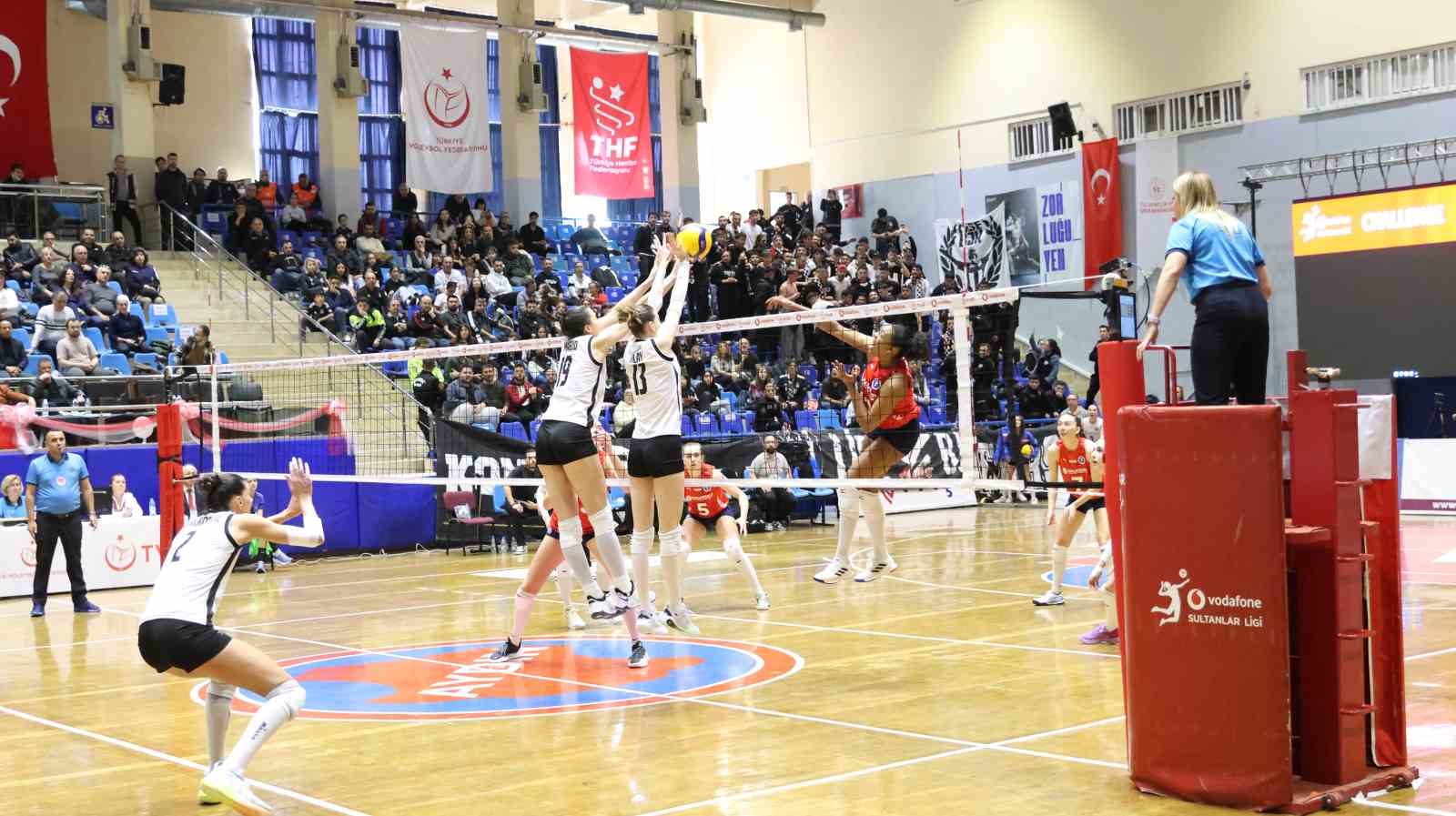 Sultanlar Ligi: Aydın Büyükşehir Belediyespor: 3 - Beşiktaş: 0
?v=1