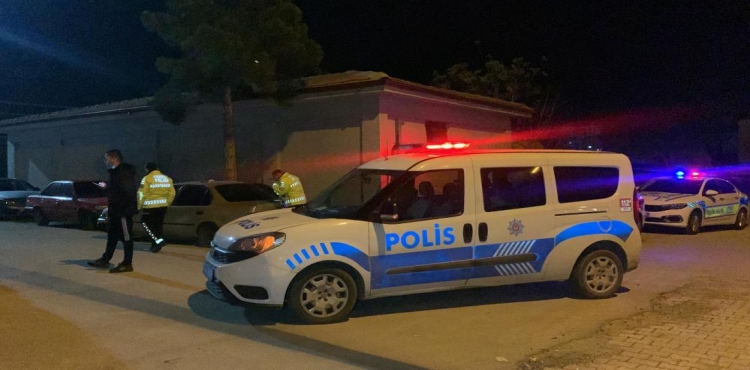 Karaman’da kaza yerinde polisin ölümden döndüğü anlar kamerada