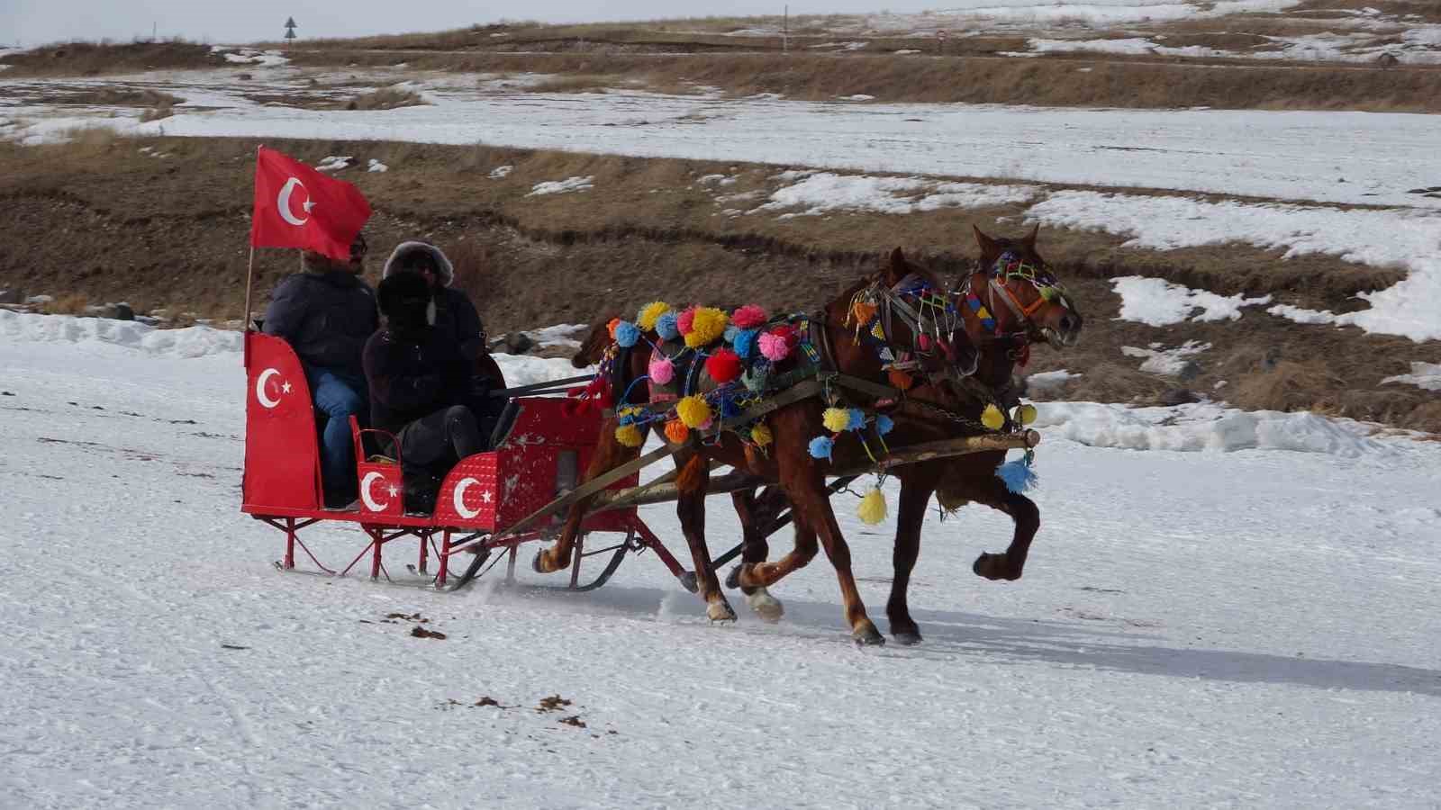 Çıldır Gölü’nde atlı kızak keyfi
?v=1