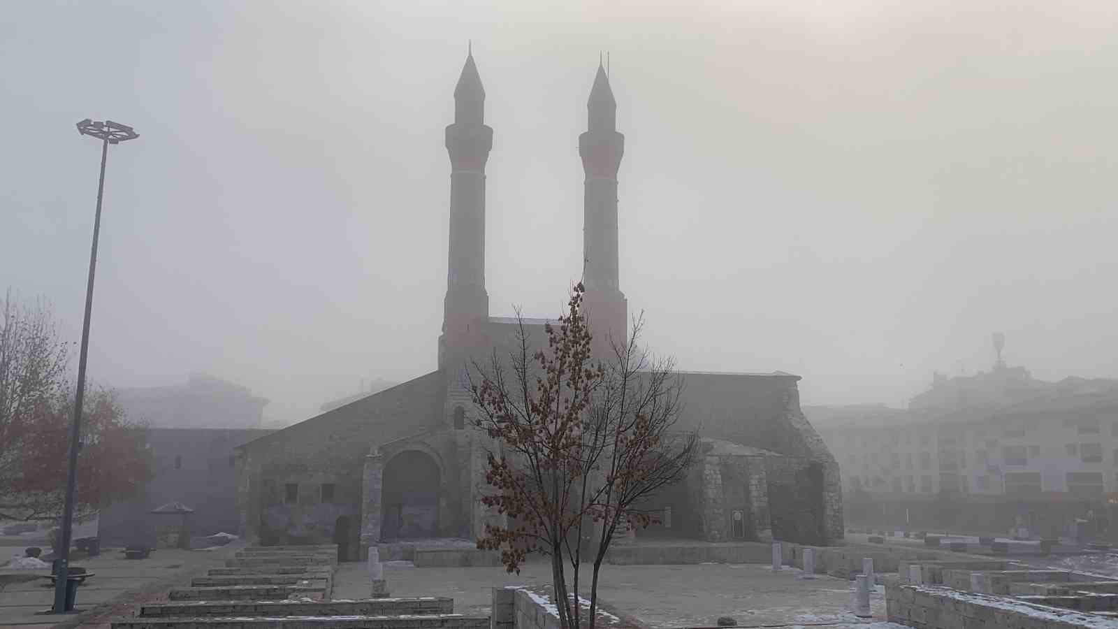 Sivas’ta yoğun sis etkili oldu
