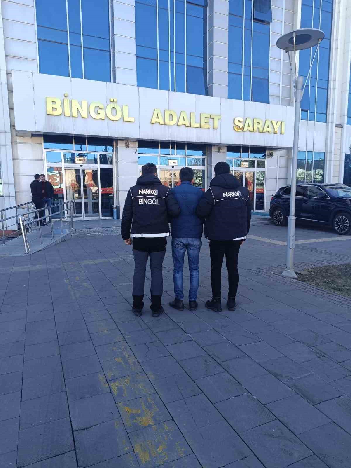 Bingöl’de 1 yıl 8 ay kesinleşmiş hapis cezası bulunan şahıs yakalandı
