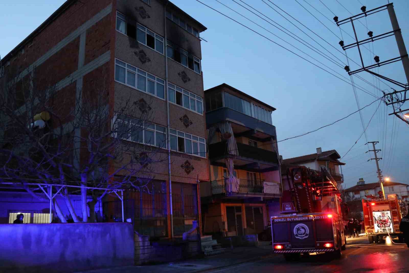 Denizli’de evde çıkan yangında çocuklarını kurtaran anne hayatını kaybetti
?v=1