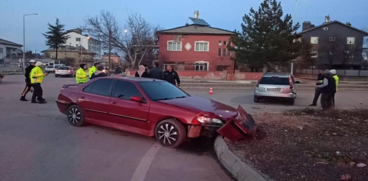 Konya’da iki otomobil çarpıştı: 1 yaralı