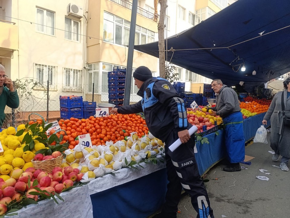 Zabıta Müdürlüğü pazar denetimlerine devam ediyor
?v=1