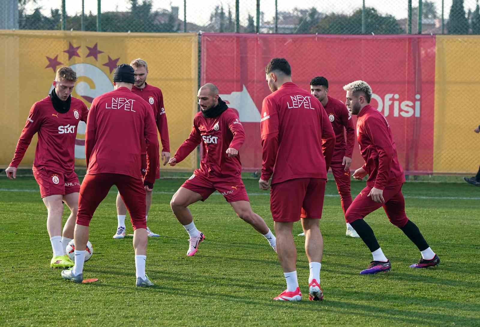 Galatasaray, Ajax maçı hazırlıklarını sürdürdü
?v=1