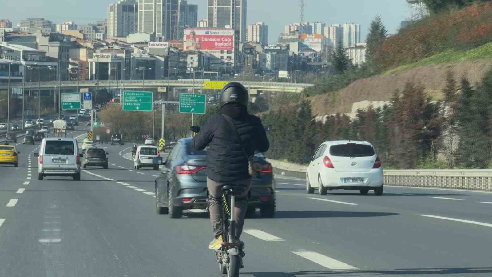 TEM otoyolunda scooterla son hız ilerledi: O anlar kamerada
?v=1