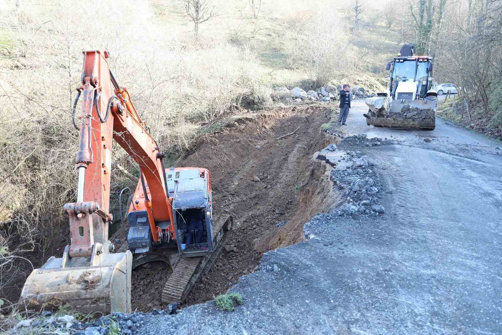 Gölyaka’da heyelan çalışmaları devam ediyor
?v=1