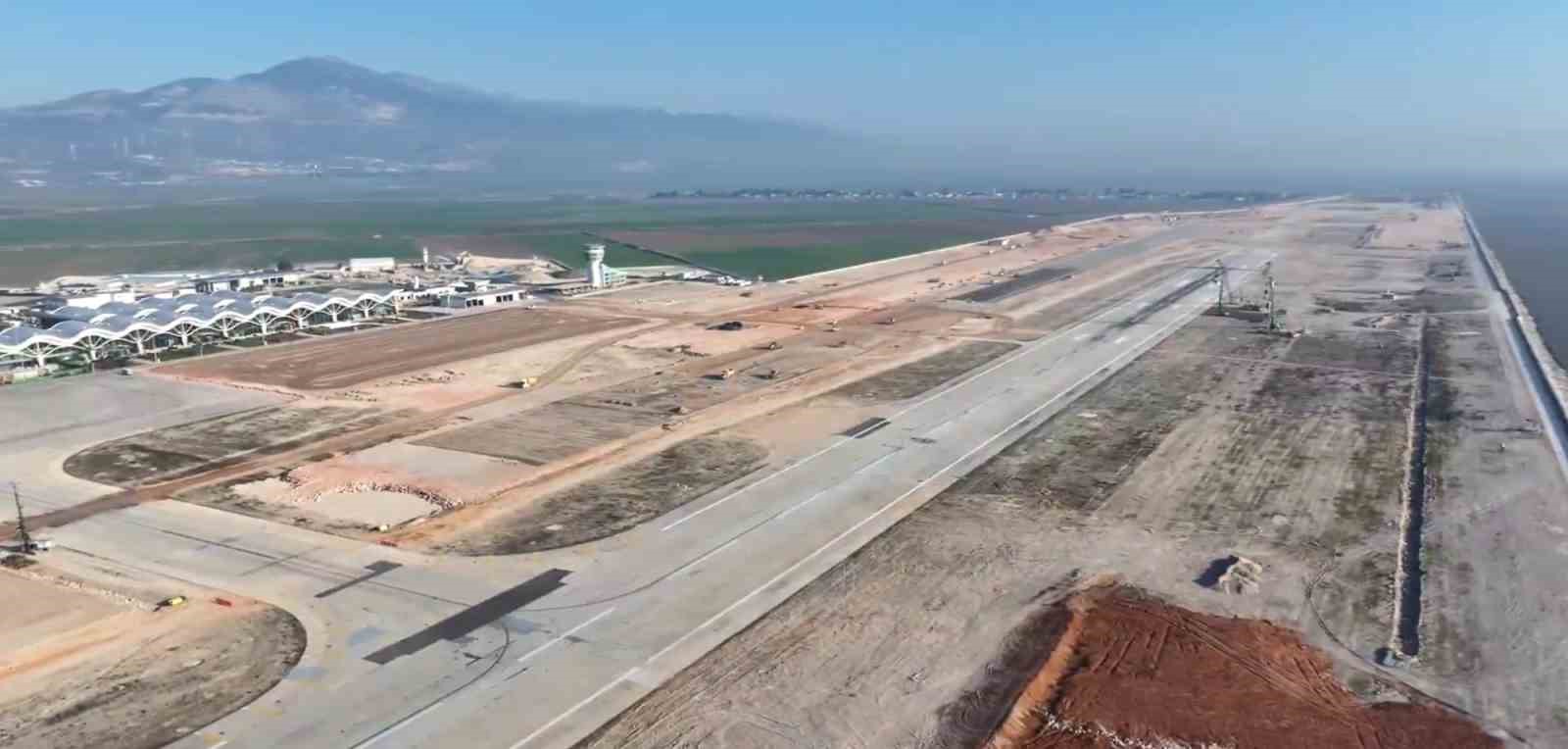 Hatay havalimanı saha onarımı ve gelişimi projesinde çalışmalar aralıksız sürüyor
