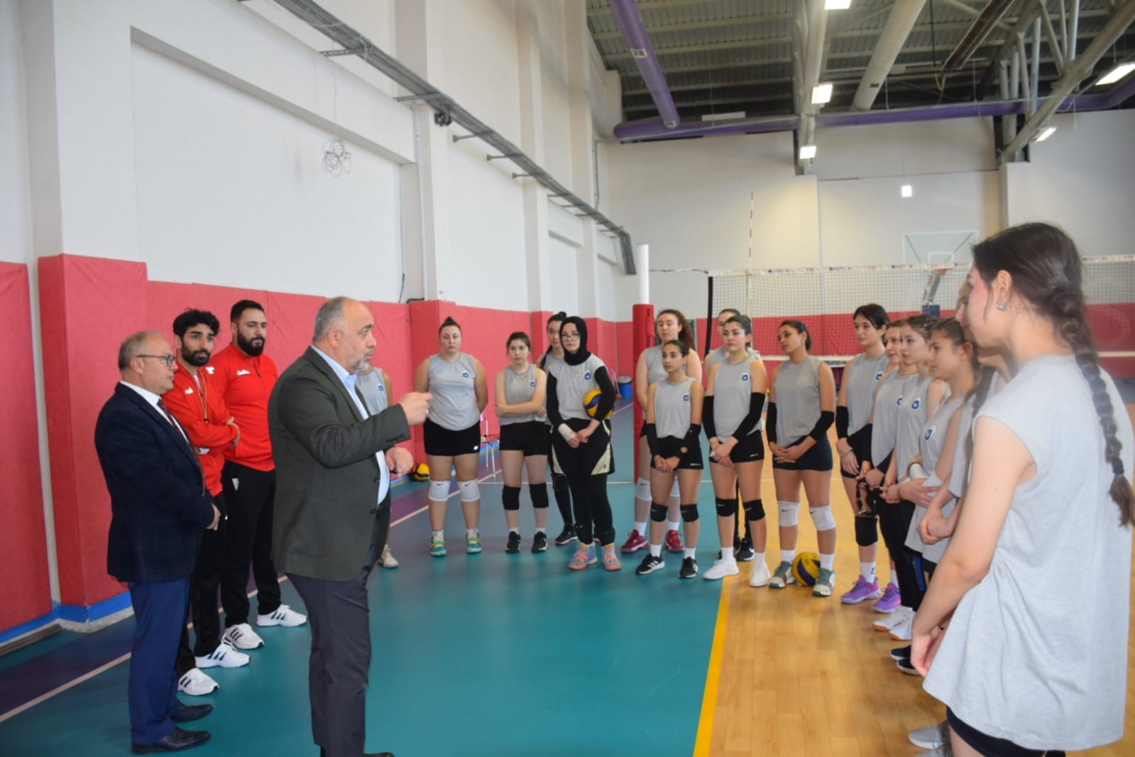 Gençlik Spor Kulübü voleybol takımı çalışmalarını sürdürüyor
