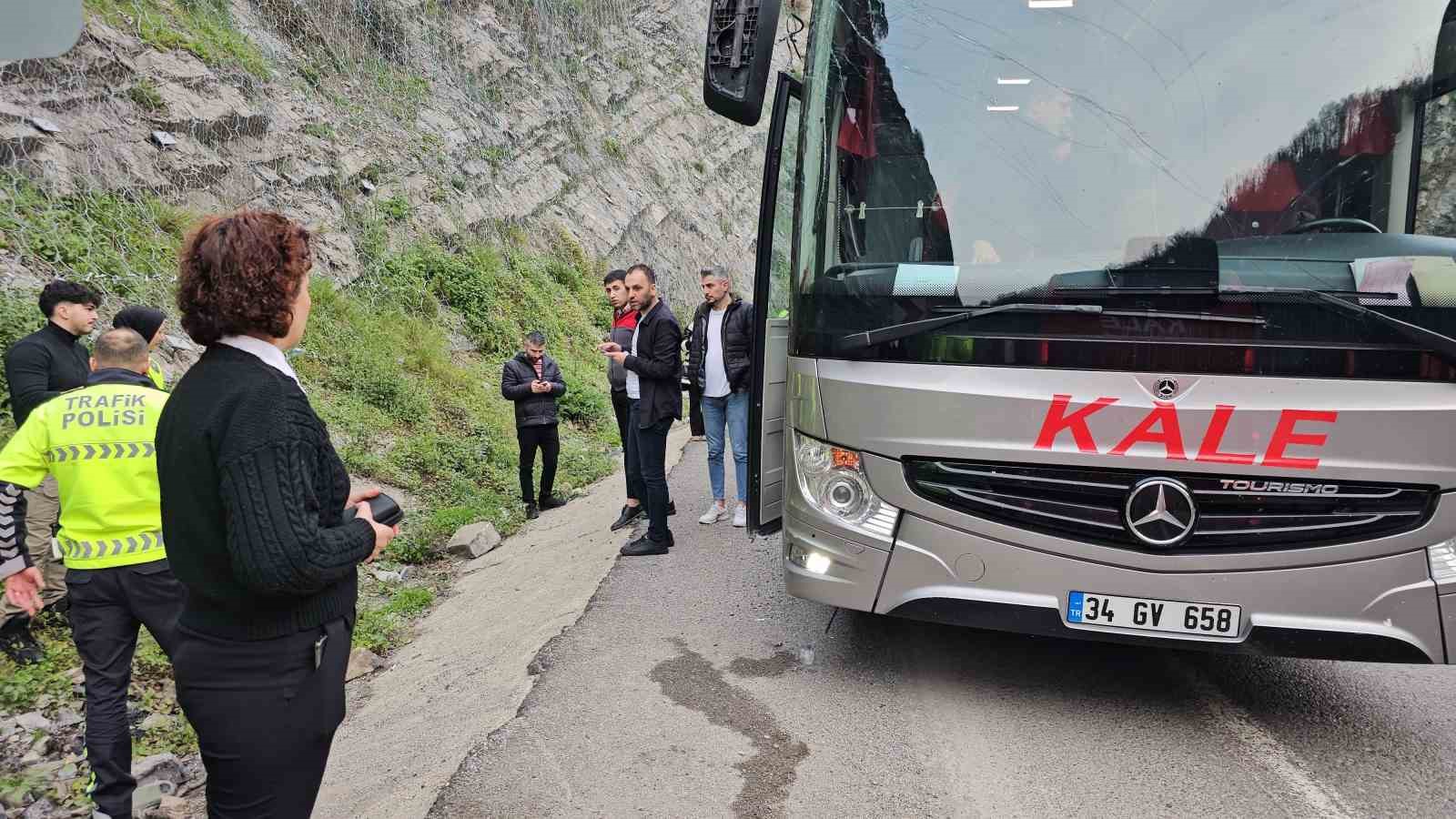 Kale Turizme ait otobüs tünelde kaza yaptı, yolcular ölümden döndü?v=1