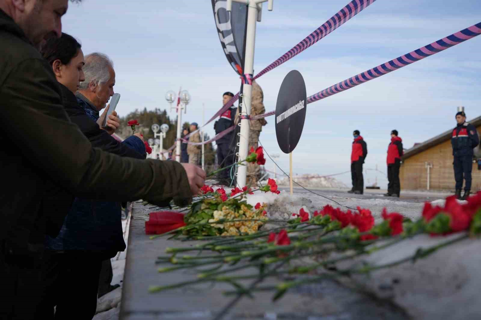 Kartalkaya’da yangında hayatını kaybedenler anıldı
?v=1