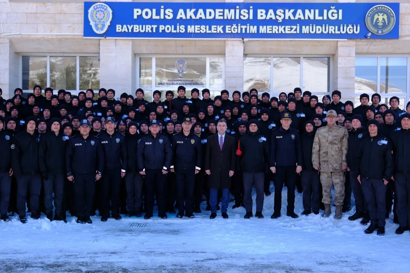 Vali Eldivan, polis adaylarıyla bir araya geldi
?v=1