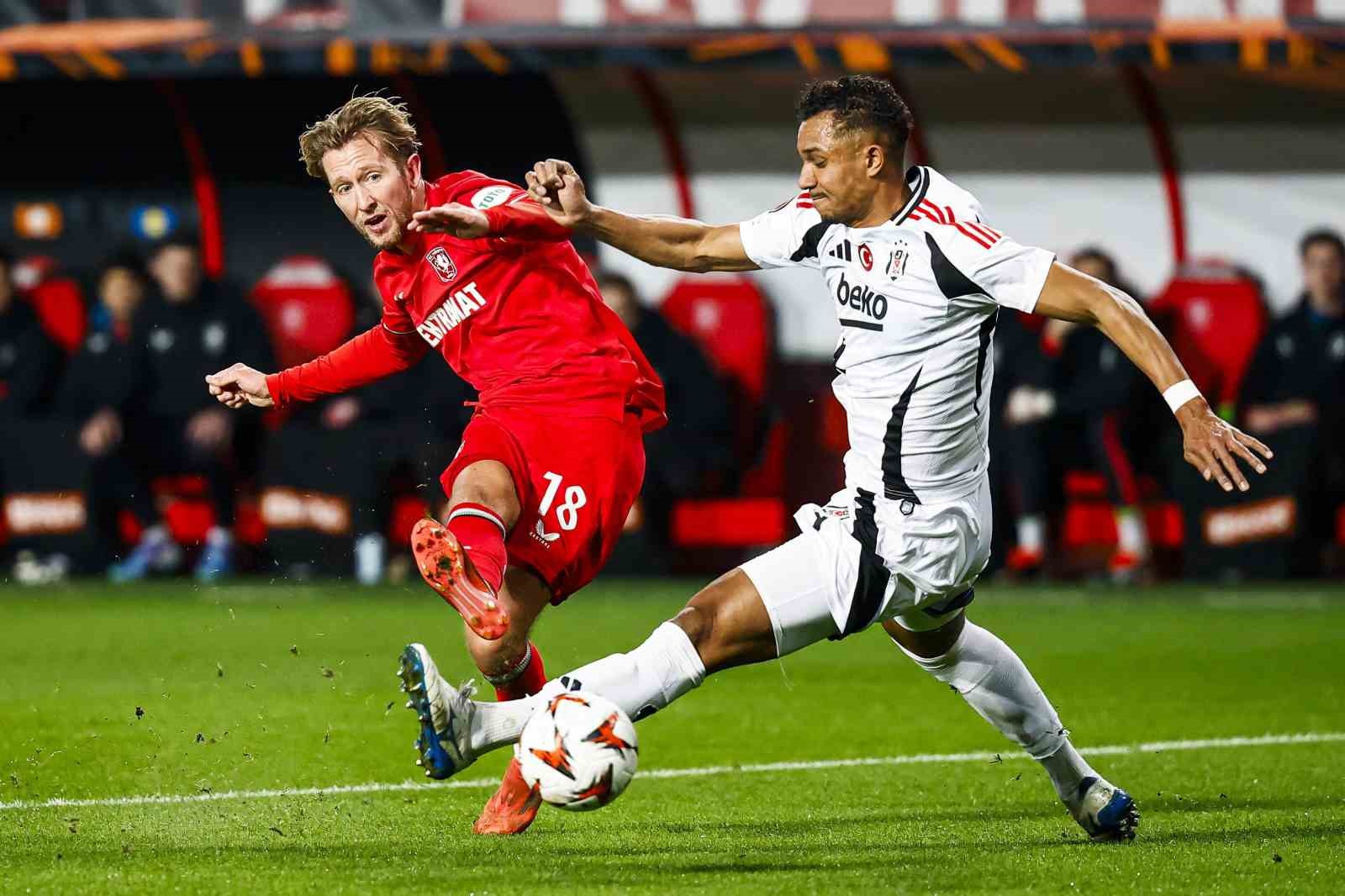 UEFA Avrupa Ligi: Twente: 0 - Beşiktaş: 0 (İlk yarı)
?v=1