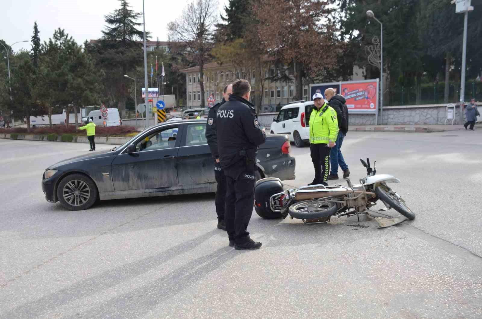 Bilecik’te motosiklet ile otomobil çarpıştı, 1 kişi yaralandı
?v=1