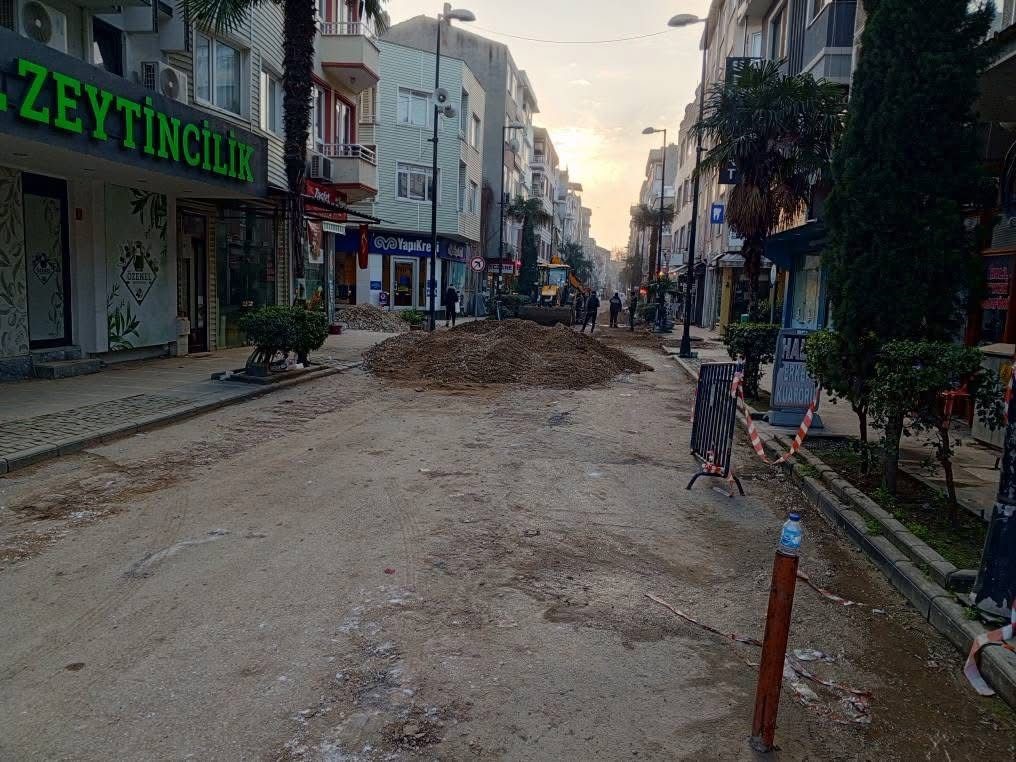 Erdek’te doğalgaz borusu patladı, vatandaşlar korku dolu anlar yaşadı
?v=1