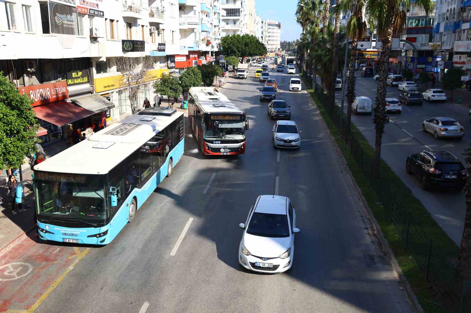 Antalya’da trafiği azaltmak için önemli adım: Halk otobüslerine özel şerit uygulaması başlıyor
?v=1