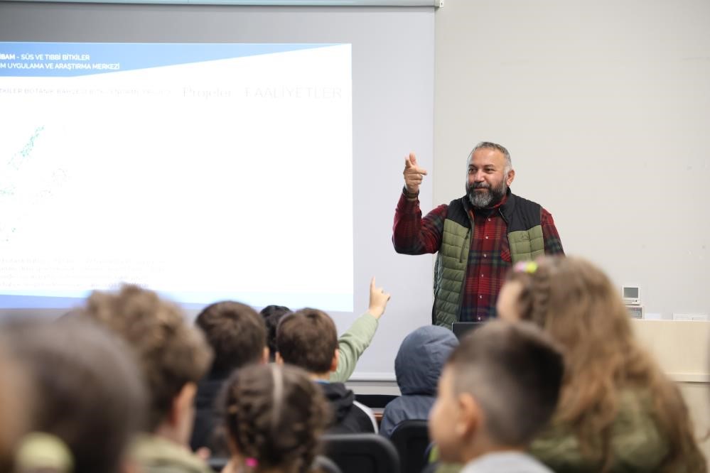 Düzce Üniversitesi sulak alanda bilimsel çalışma yapıyorlar
?v=1