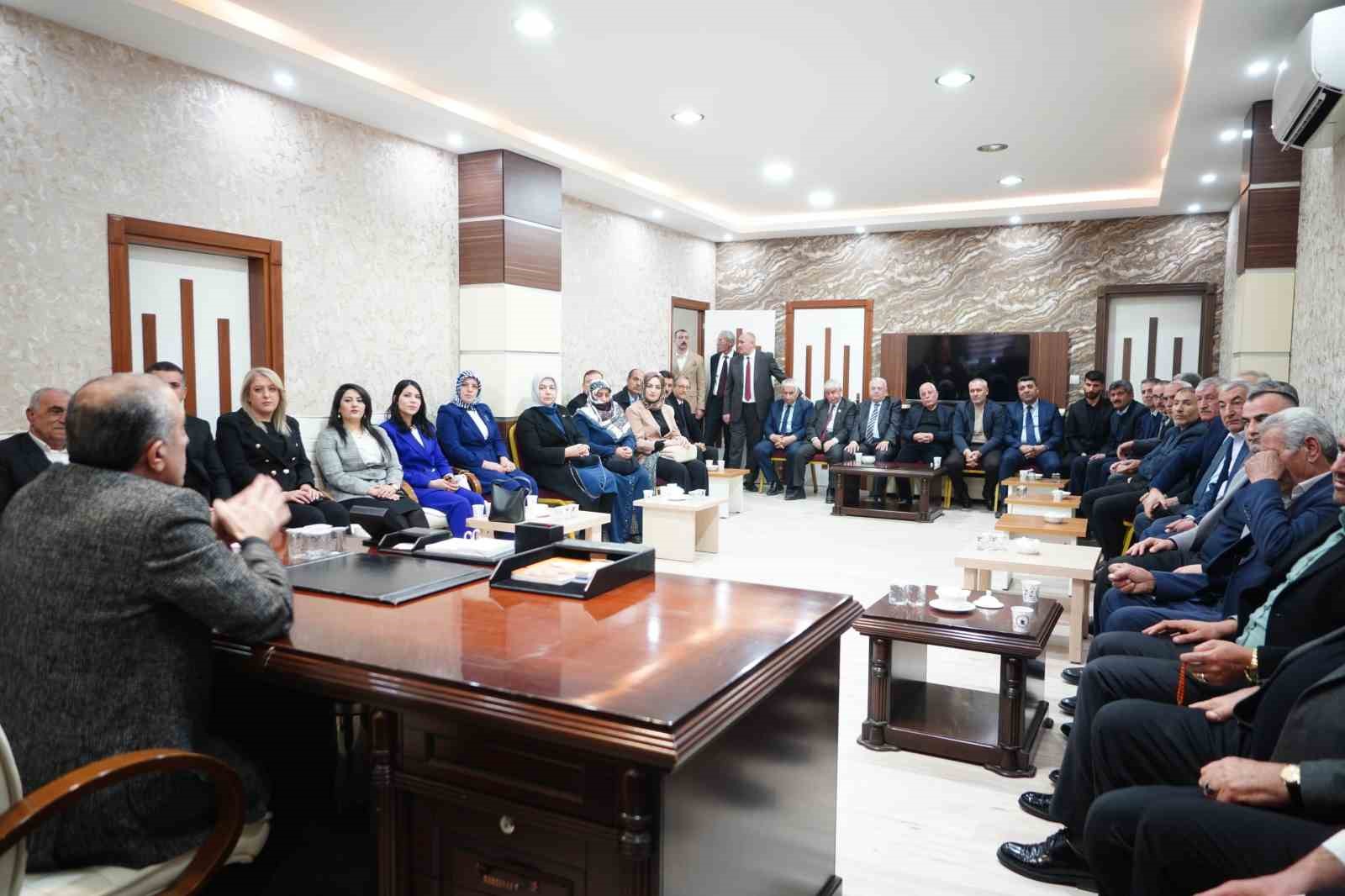 AK Parti Van İl Başkanı Abdulahat Arvas:  Halkın yoğun ilgisi bizi heyecanlandırıyor 
