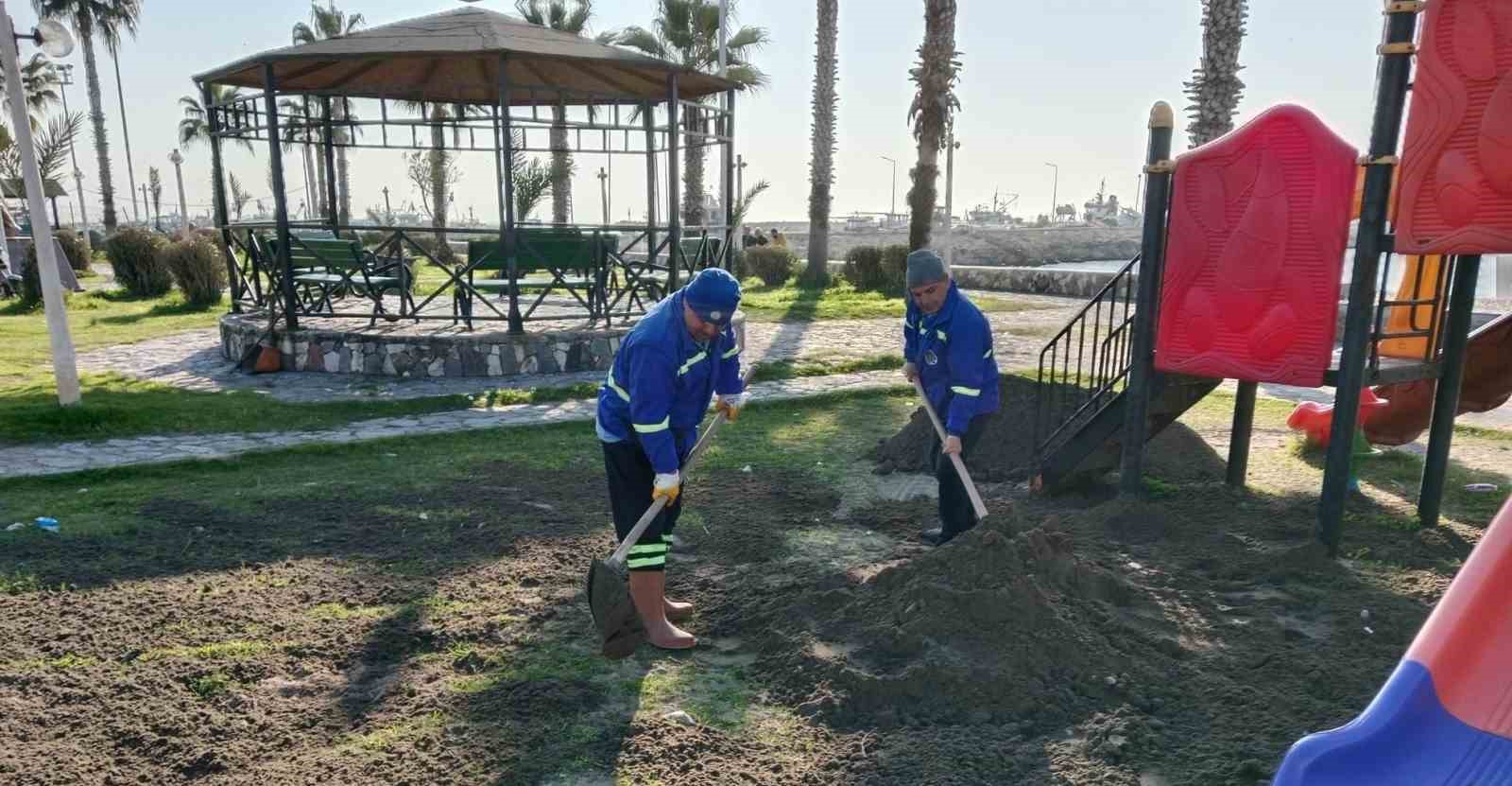 Akdeniz’de park ve yeşil alanlar bakımdan geçiriliyor
?v=1