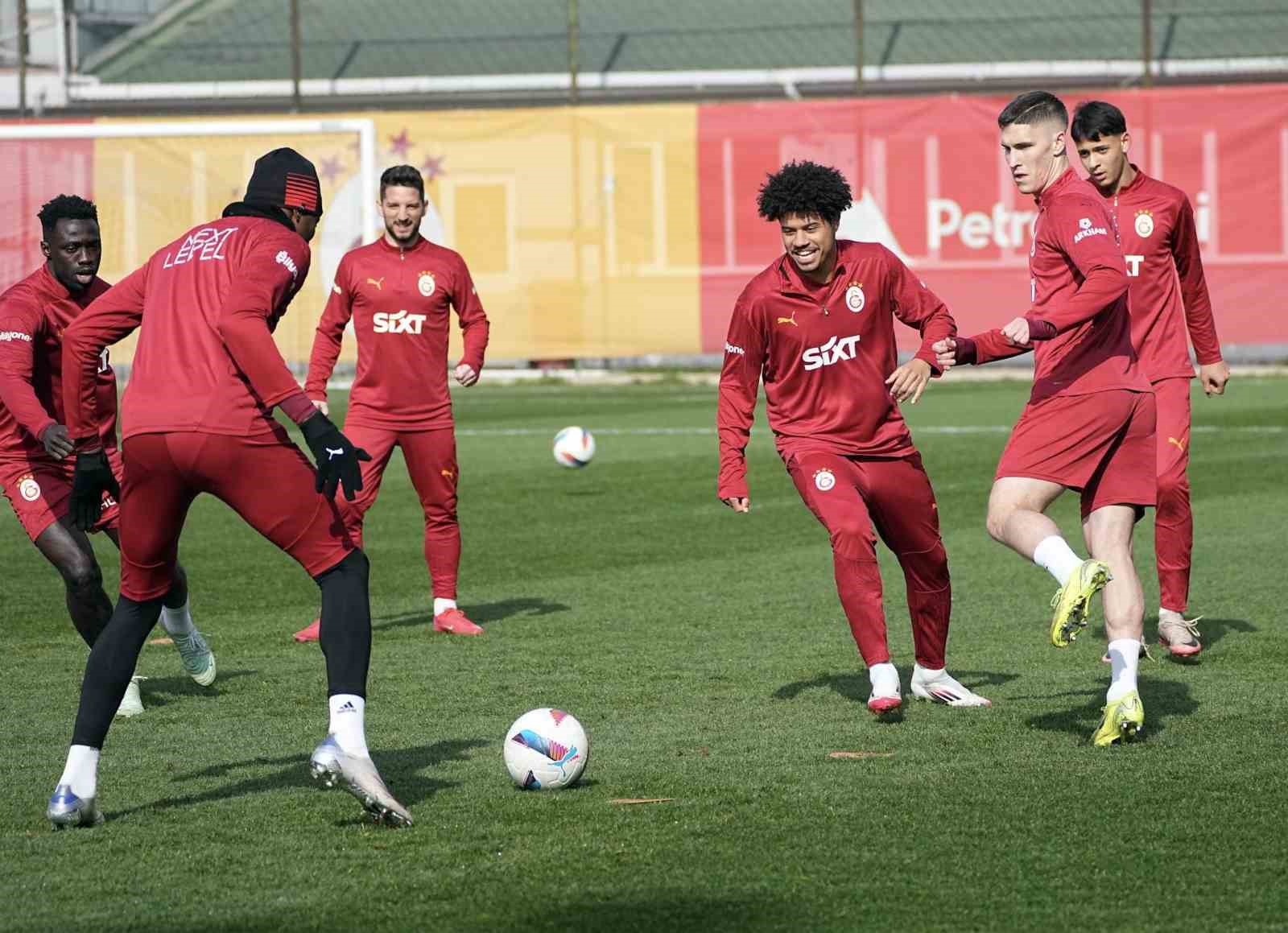 Galatasaray, Gaziantep FK maçı hazırlıklarını tamamladı
