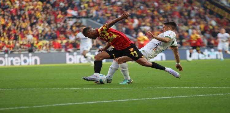 Trendyol Süper Lig: Göztepe: 0 - Alanyaspor: 1 (İlk yarı)