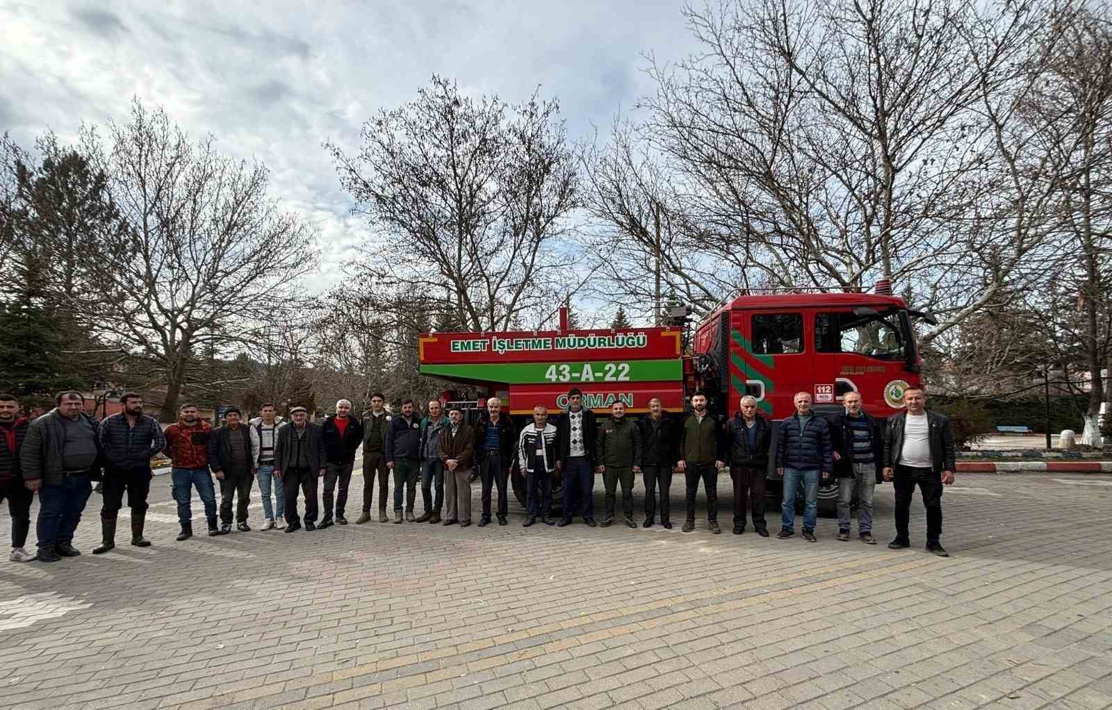 Kütahya’da 332 köyde 4 bin 114 vatandaşa  Orman yangınları ile mücadele yöntemleri  konulu eğitim
