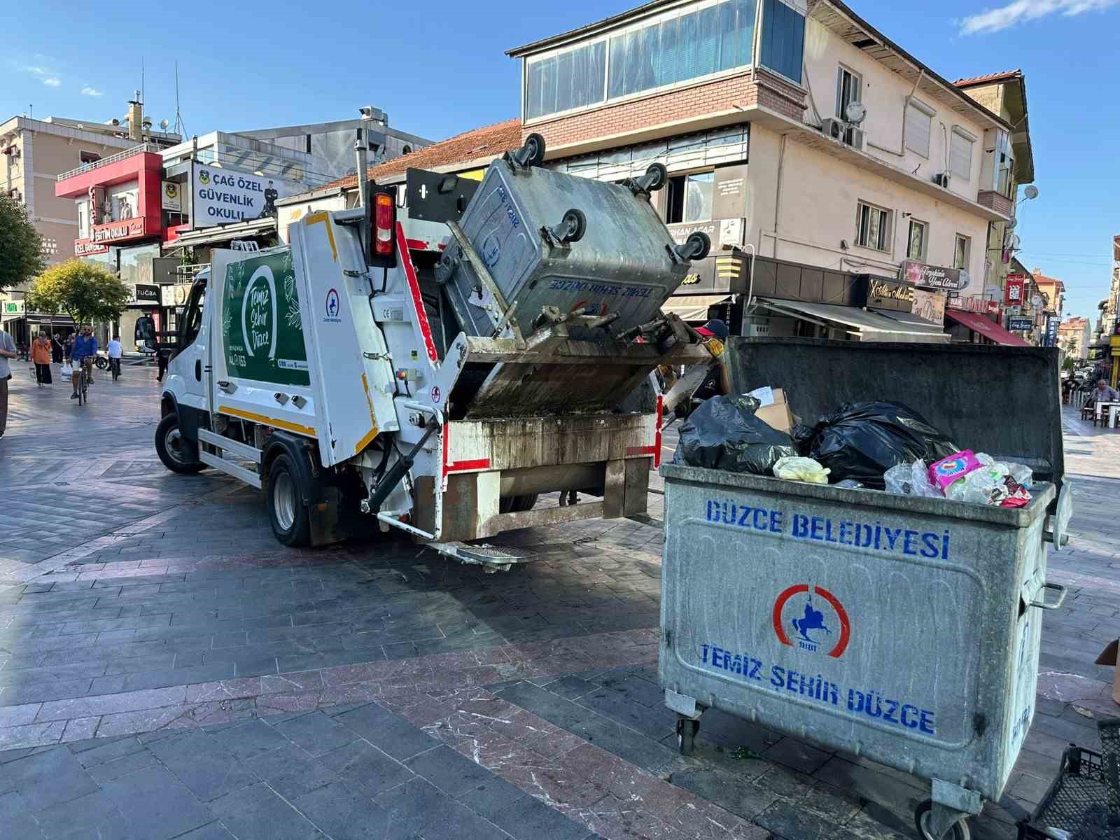 Günlük 210 ton evsel, 70 ton iri hacimli atık toplanıyor
?v=1