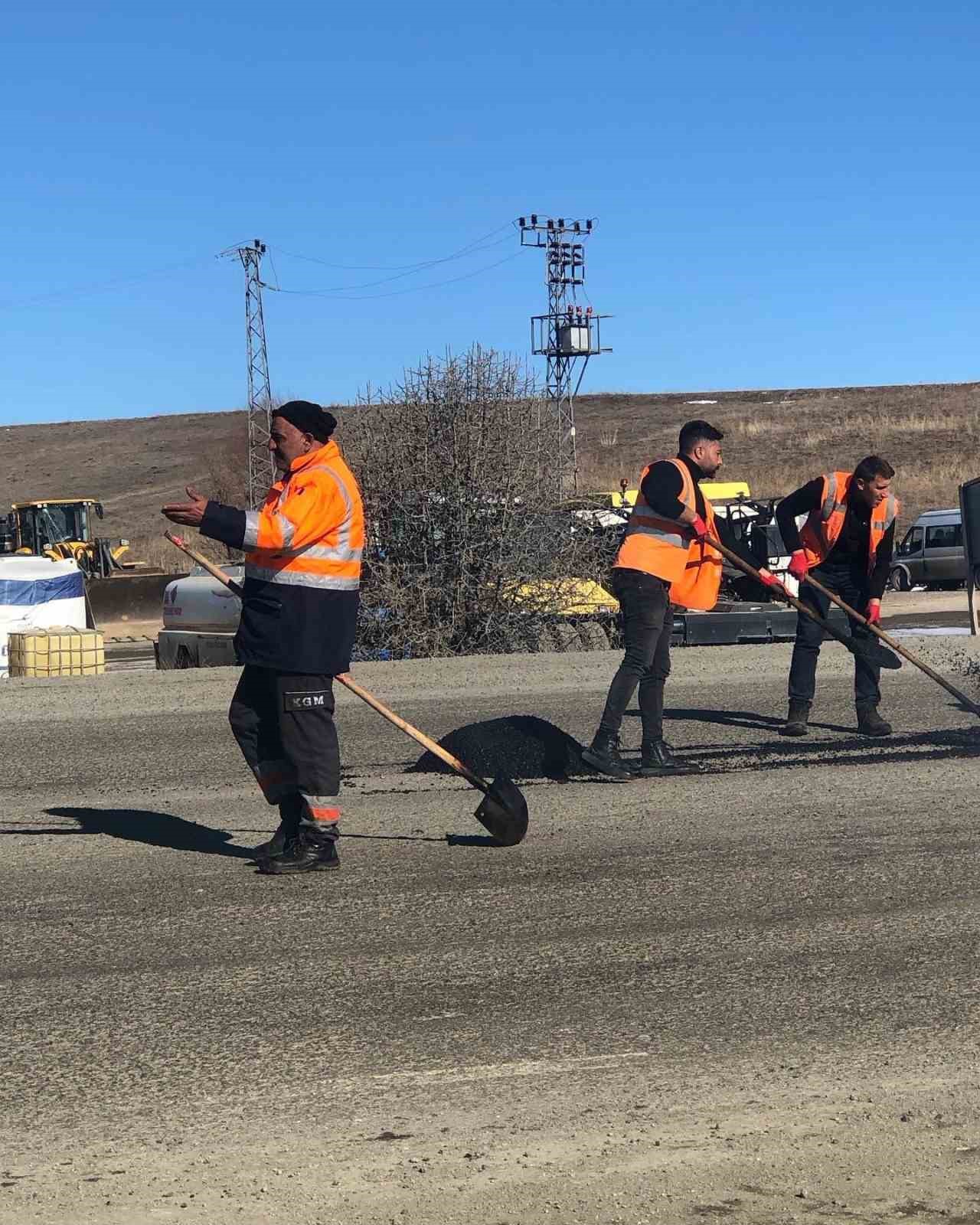 İmranlı Yolu köstebek yuvasına döndü
?v=1