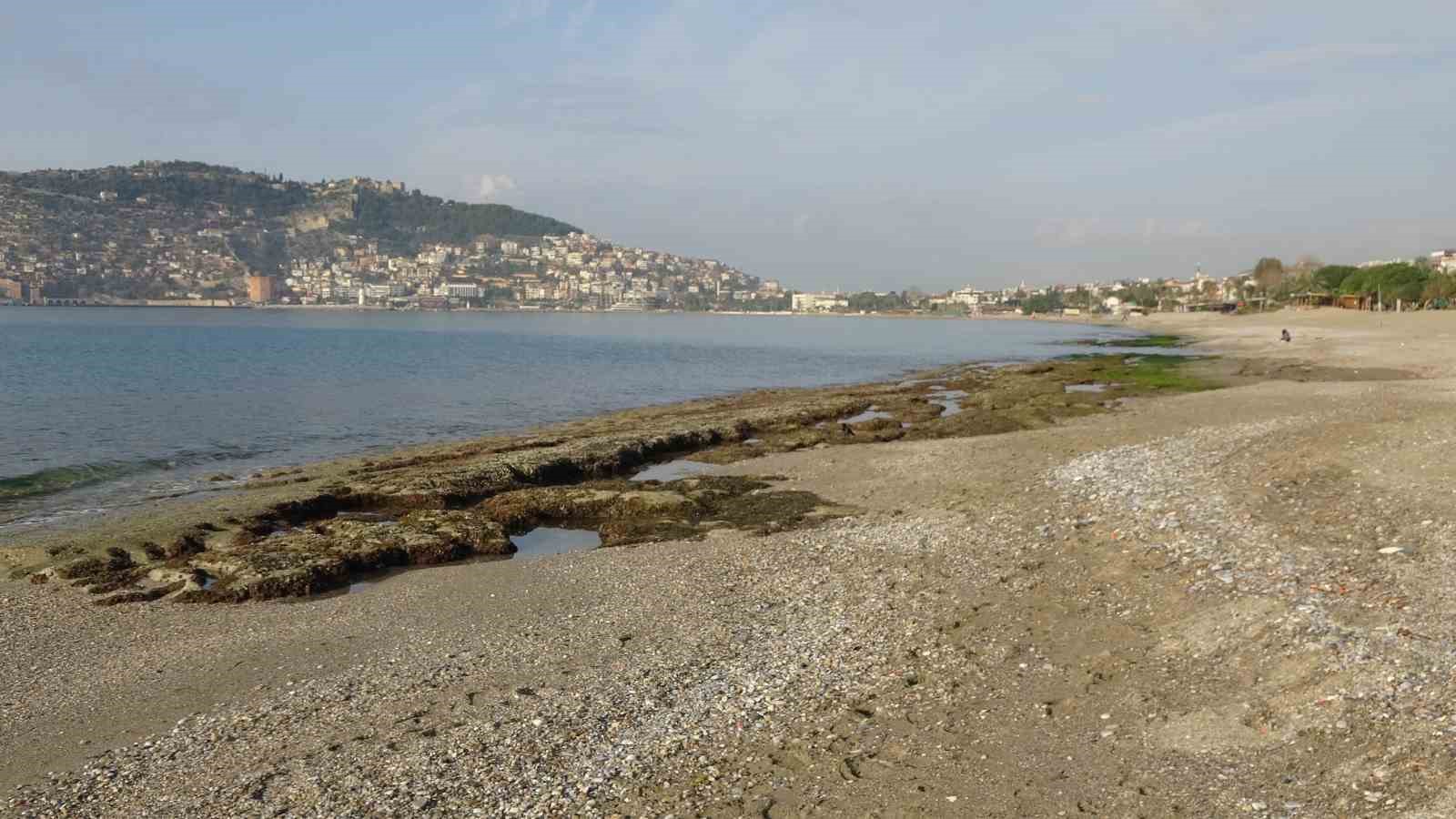 Alanya’da deniz suyu 7-8 metre çekildi
?v=1