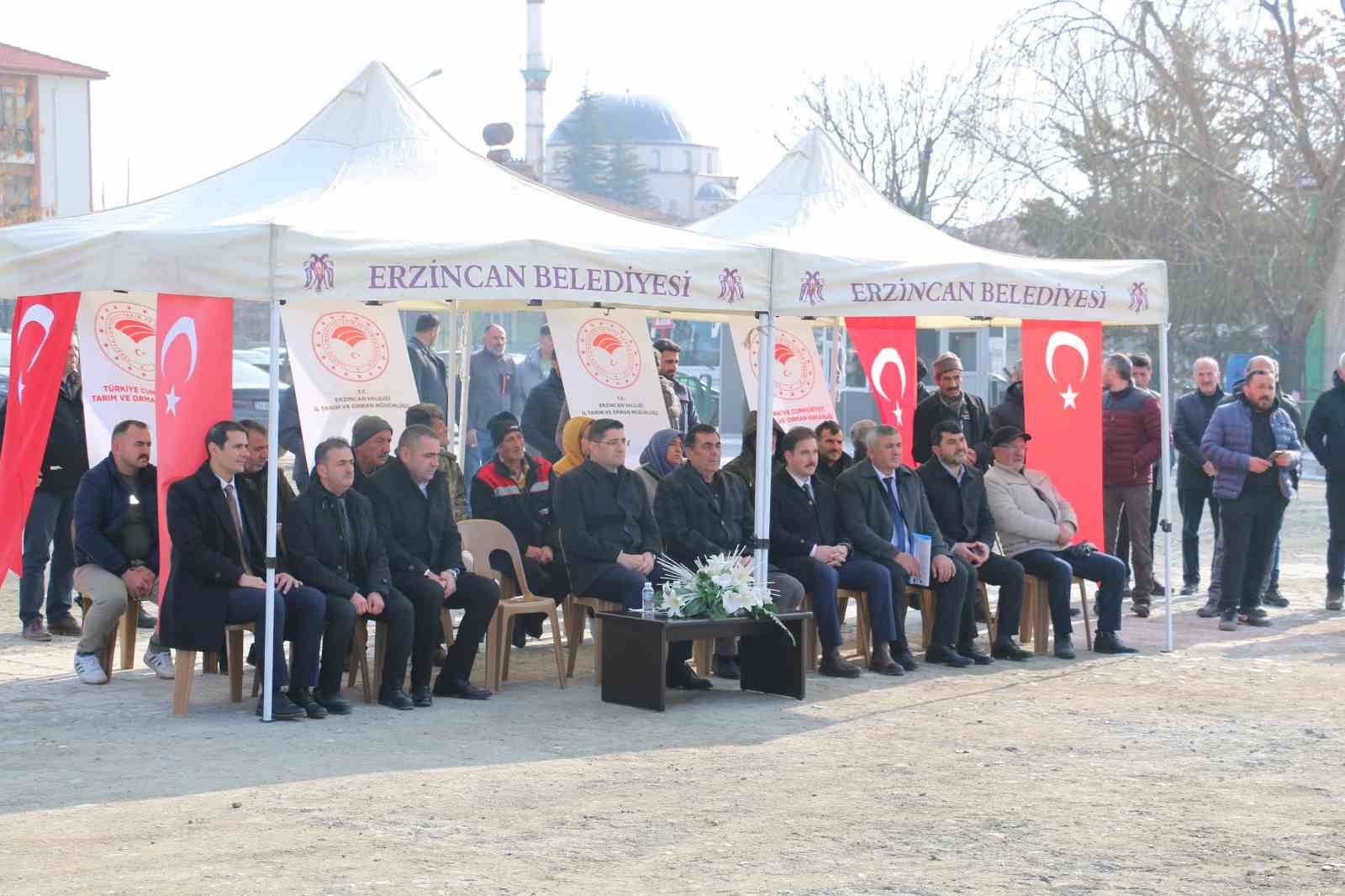 Erzincan’da 66 yetiştiriciye hayvan çadırı teslim edildi
?v=1