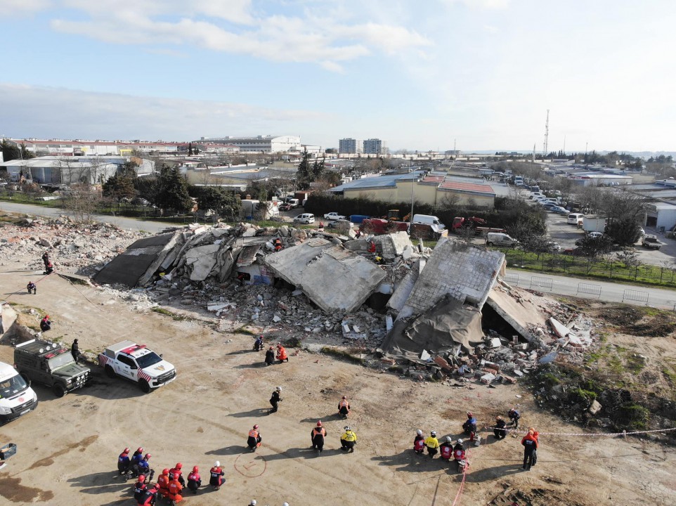 Silivri Belediyesi, 6 Şubat depreminin yıl dönümünde deprem tatbikatı gerçekleştirdi
?v=1