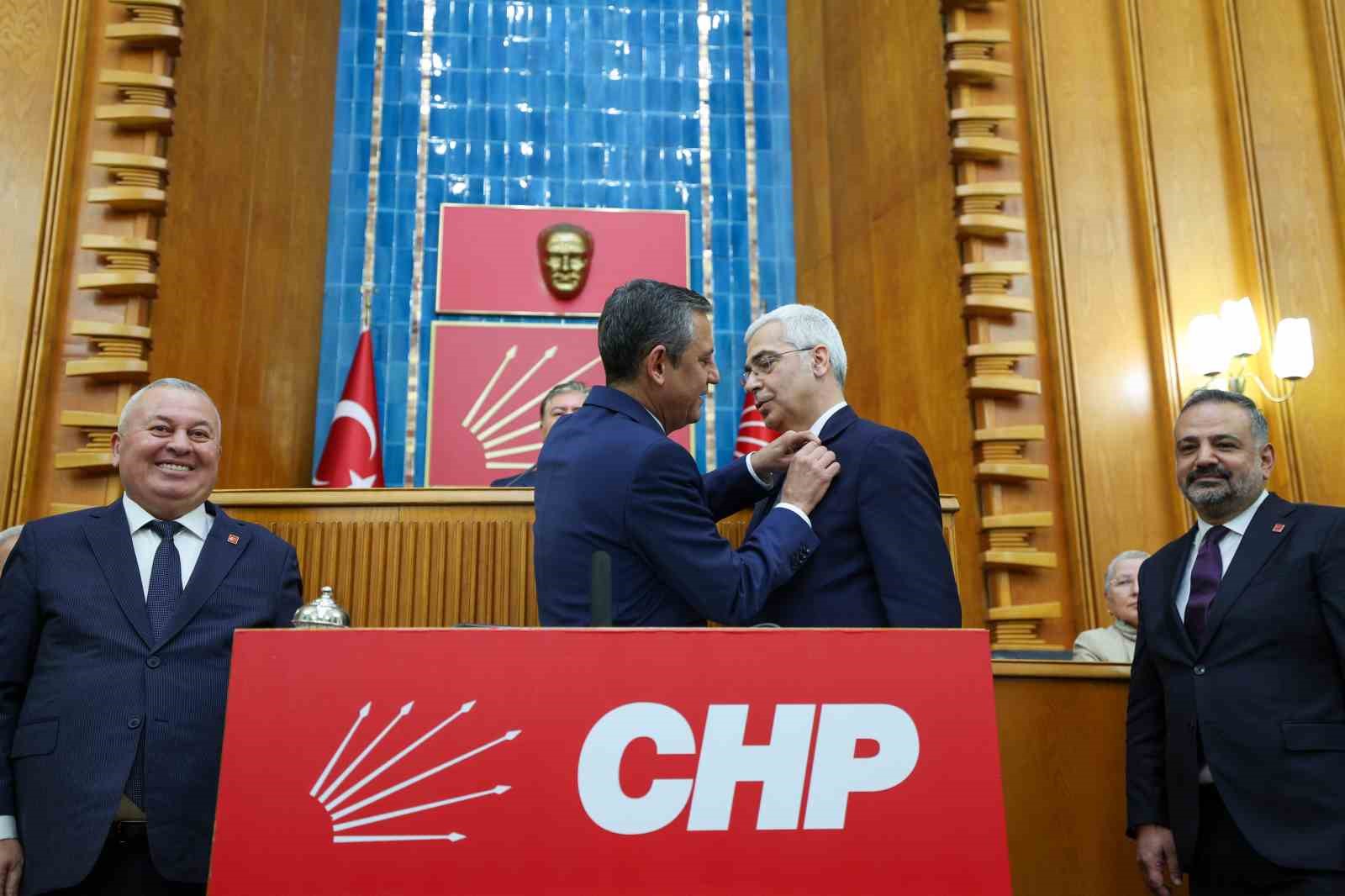 CHP Lideri Özel:  Teğmenlerin tazminatını ödemeye hazırız 
