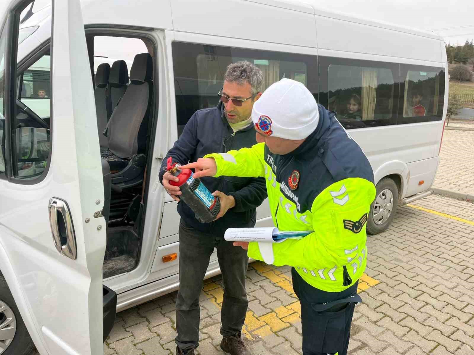 Kütahya’da jandarmadan okul servis araçları denetimi
