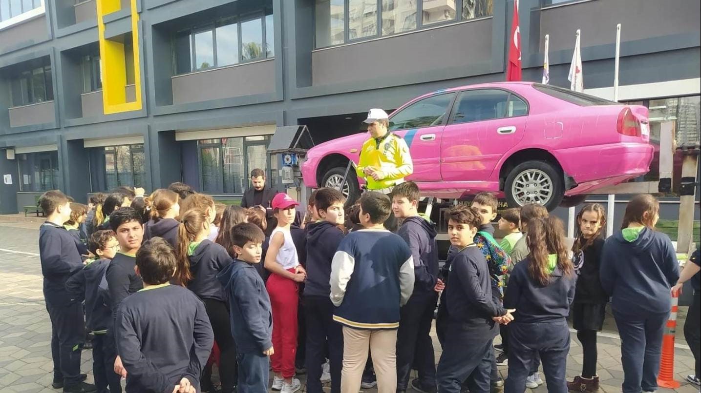 Mersin’de öğrencilere trafik güvenliği eğitimi verildi
