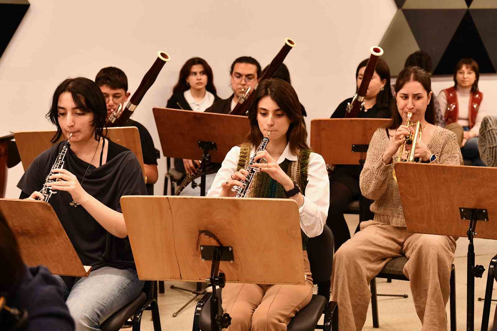 Tepebaşı Çocuk ve Gençlik Senfoni Orkestrası konsere hazırlanıyor
