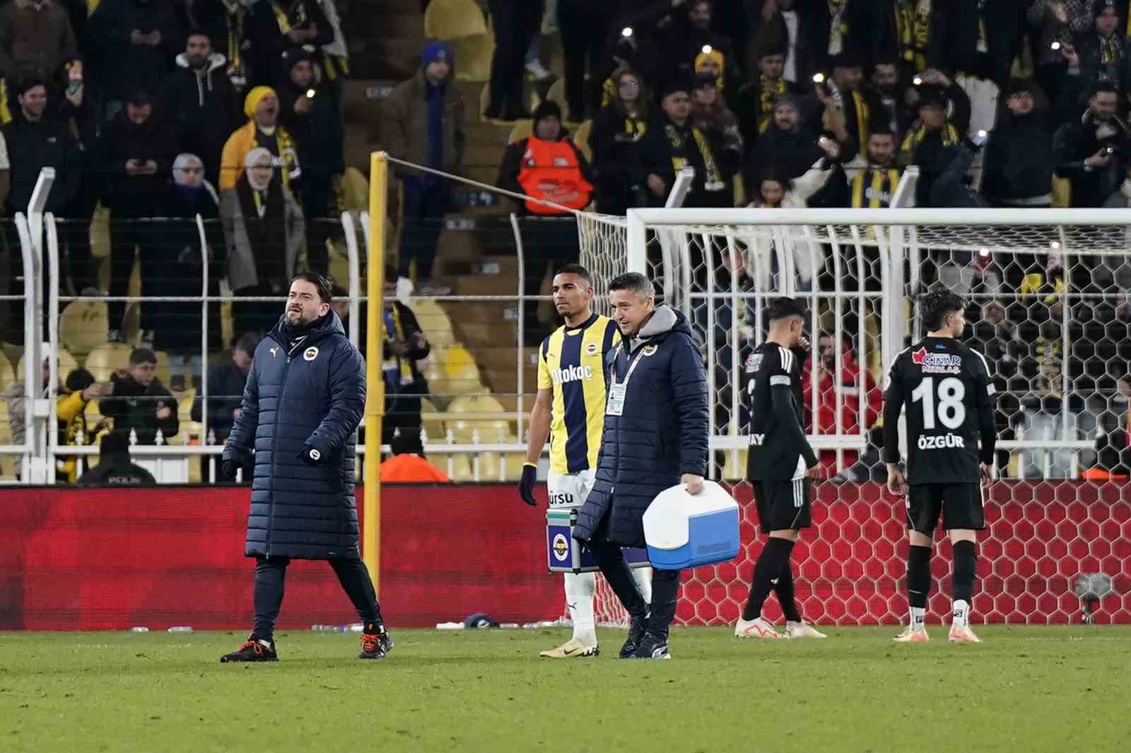 Fenerbahçe’nin 3 stoperi sakatlanarak oyundan çıktı
