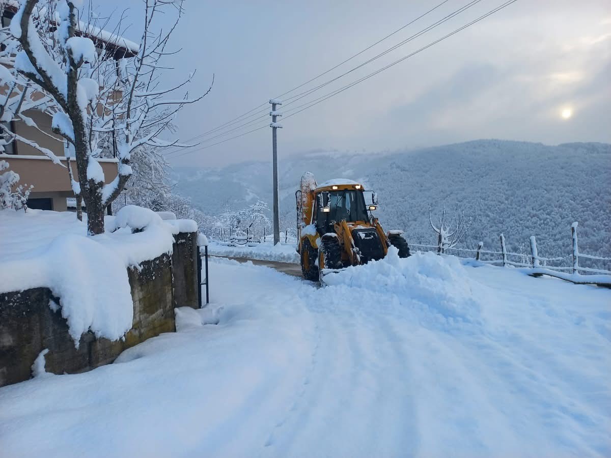 Düzce’de 5 köy yolu ulaşıma kapandı
?v=1