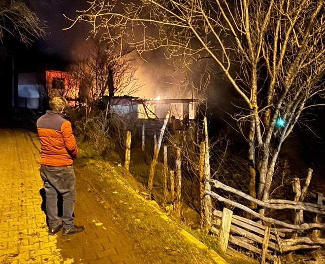 Kıbrıs gazisi yanan evinde hayatını kaybetti
