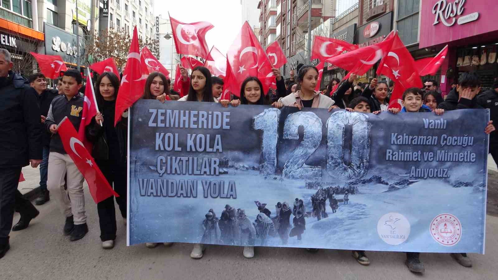 Van’da  120 kahraman çocuk  anısına yürüyüş düzenlendi
