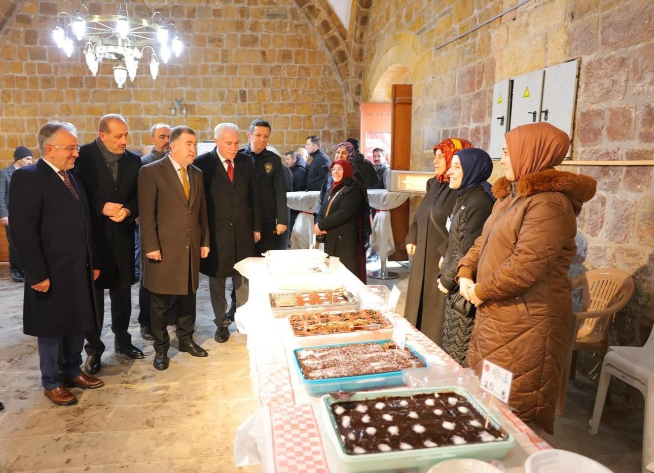 Depremzedelere yönelik Bayburt’ta açılan hayır çarşısına yoğun ilgi
?v=1