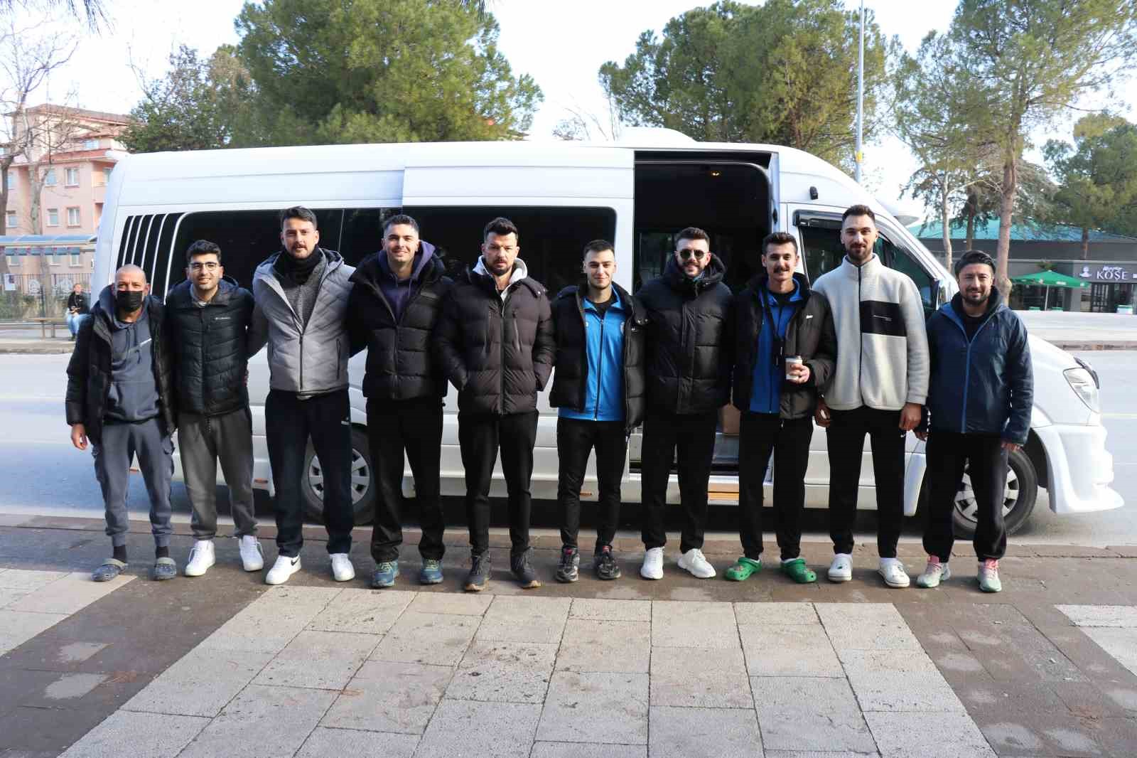 1. Lig’i hedefleyen Denizlispor, play-off için Eskişehir’e gitti
