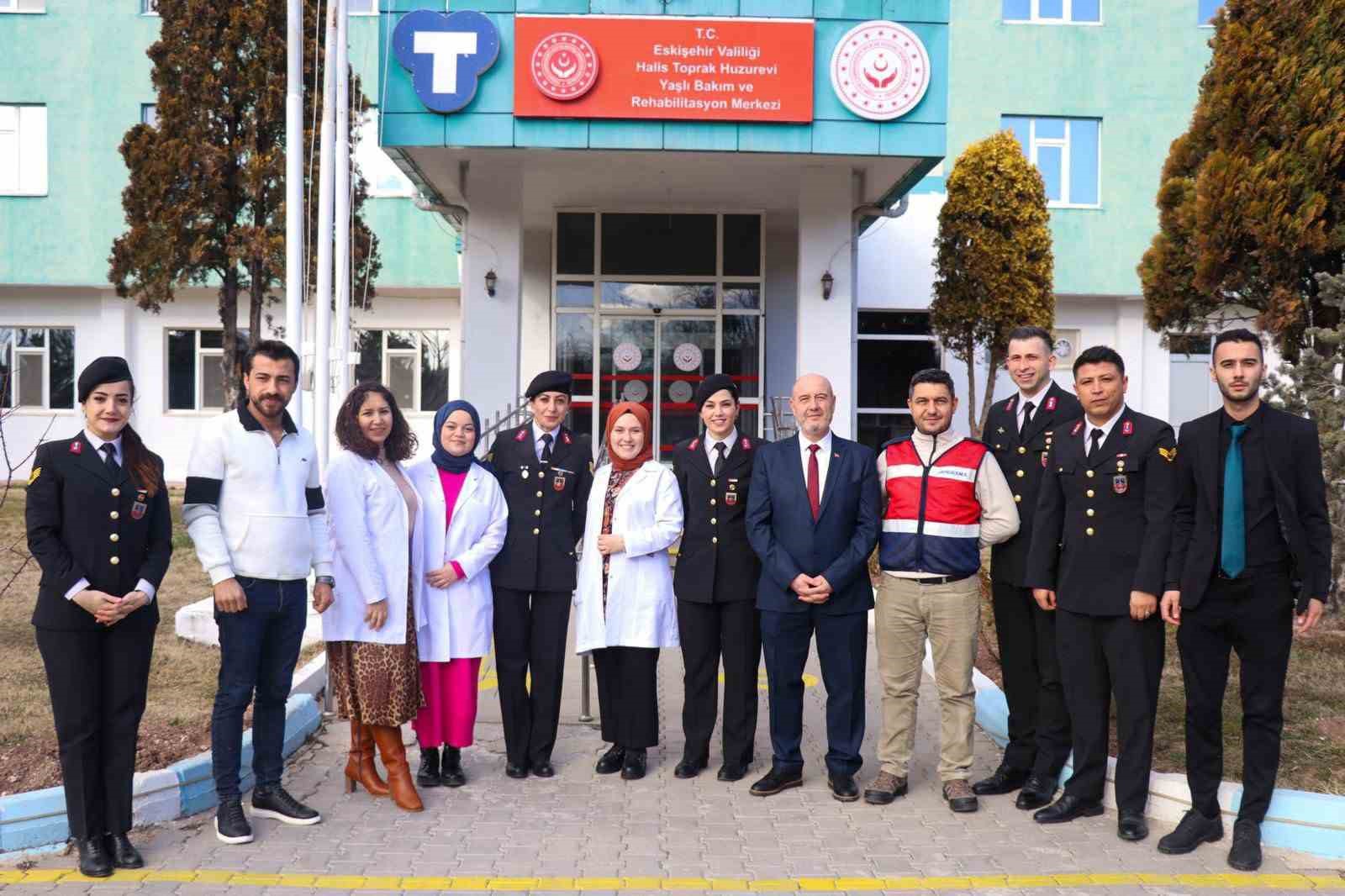 Eskişehir İl Jandarma Komutanlığı’ndan huzurevine anlamlı ziyaret
?v=1