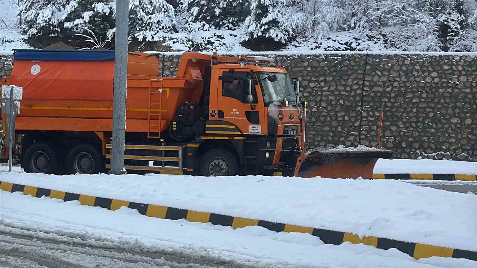 Bartın’da kar 5 köy yolunu ulaşıma kapattı
?v=1