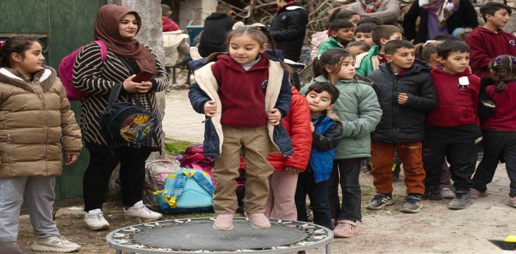 Şehitkamil’den köy okullarında çocuk şenliği?v=1