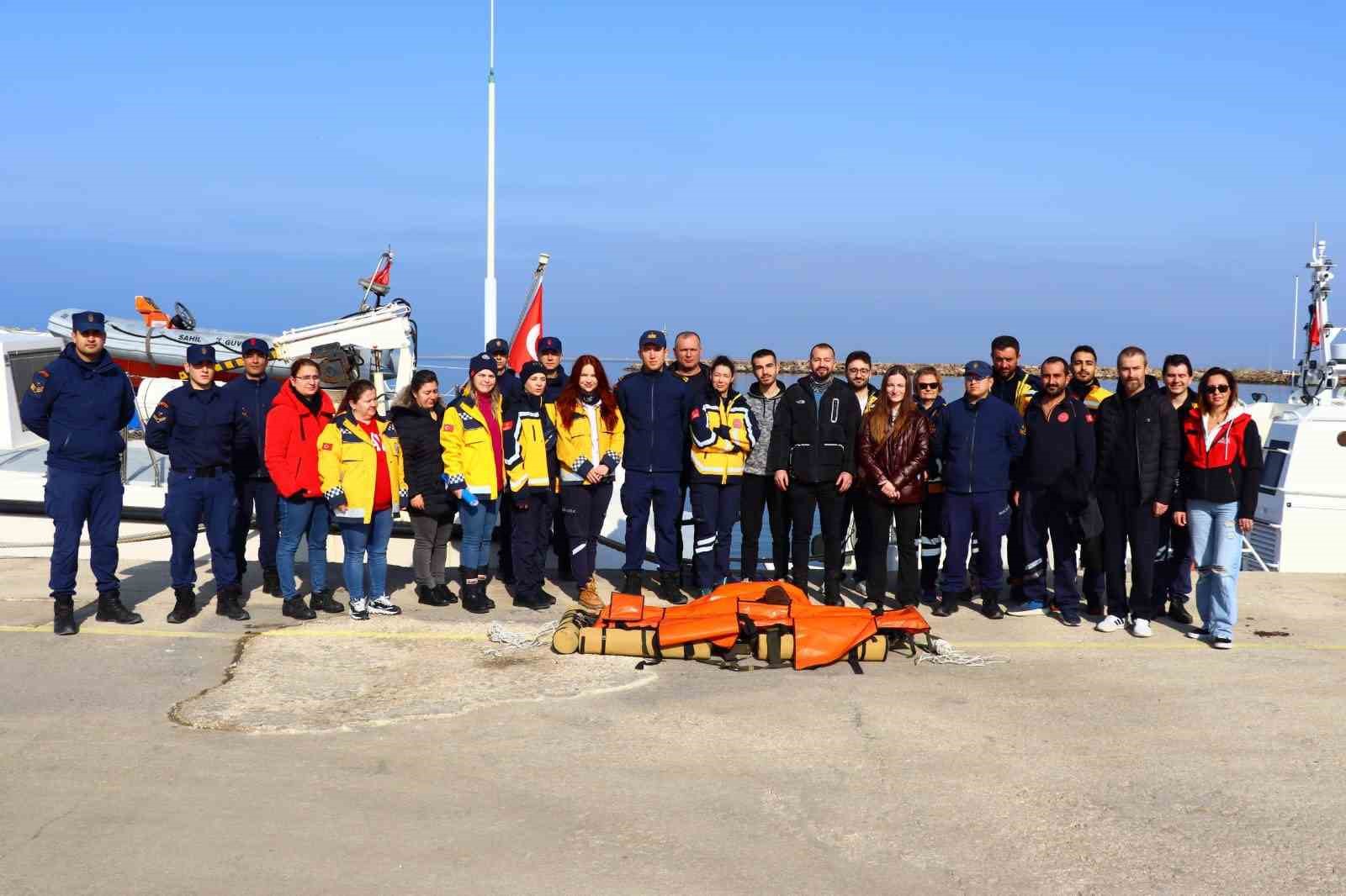 Enez’de 112 Acil ve Sahil Güvenlik ekipleri  tıbbi tahliye eğitimi  yaptı
