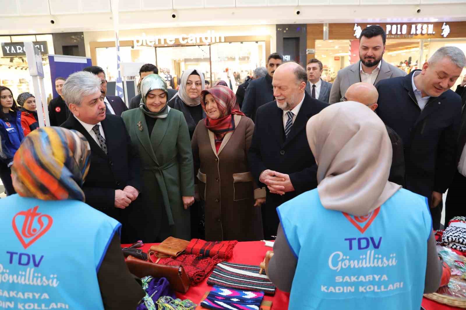 Deprem bölgesindeki cami ve Kur’an kurslarına destek için hayır çarşısı açıldı
?v=1