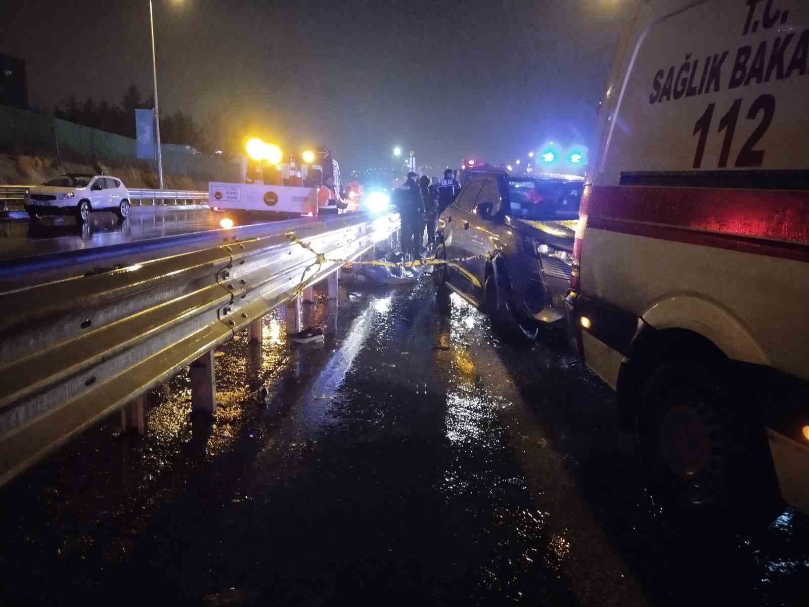 Ataşehir’de zincirleme trafik kazası: 1 ölü, 2 yaralı
